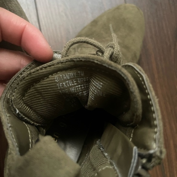 Madden Girl Olive Green Faux Suede Lace Up Heeled Booties Size 7 - Picture 7 of 8